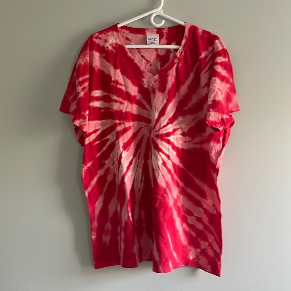 🌿 Tie Dye V-Neck Tee, NWT